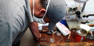 FOTO/ Restaurohet ikona “Shën Nikolla”, një prej objekteve më të rëndësishme të koleksionit të Muzeut “Onufri”