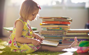 Studimi/ Fëmijët që lexojnë kanë mirëqenie psikologjike dhe inteligjencë emocionale më të lartë