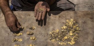 Zbulohen monedhat e arta 1 100-vjeçare në Izrael