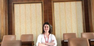 Shqiptarja që bëri Apple-in të njohë kufijtë e Kosovës