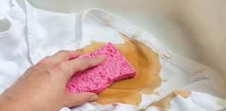 Lamtumirë njollave në rroba, këta dy përbërës të kuzhinës do t’ju shpëtojnë