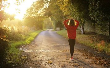 Sa hapa duhet të bëni në ditë dhe ndikimi që ka ecja tek shëndeti