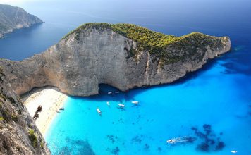 Shtatori nuk e ndal plazhin, rreth 17 mijë shqiptarë të Kosovës erdhën vetëm mëngjesin e sotëm