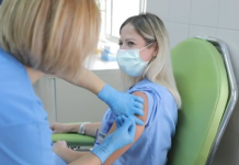 Mbi 360 mijë vaksina falas/ Procesi nisi me mjekë e infermierë, ja kategoritë me prioritet