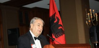 Histori suksesi! Njihuni me Ferid Muradin, shqiptari që ka fituar çmim Nobel në mjekësi