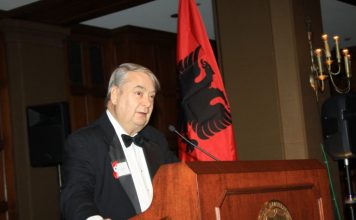 Histori suksesi! Njihuni me Ferid Muradin, shqiptari që ka fituar çmim Nobel në mjekësi