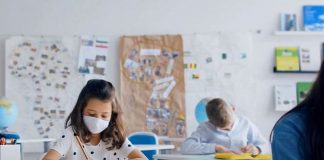 Skenari/ Nxënësit rikthehen të hënën në shkolla, do të vijojnë online vetëm…