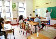 Punësohen mësues shtesë për mësimin me dy turne, pagë e plotë deri në përfundim të kontratës