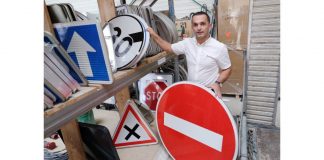 Mjeshtri i sinjalistikës rrugore në Francë/ Mirditori sot është pronar i kompanisë ku punonte verës