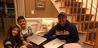 Dy shqiptarë dhurojnë 58 laptop për studentët e universitetit të Durrësit