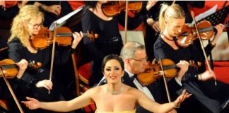 Sopranoja shqiptare Klodiana Brahimi shkëlqen në skenat e Bolonjës