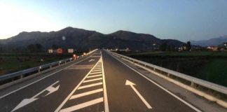 FOTOT/ Përfundon plotësisht asfaltimi i rrugës Shkodër-Velipojë, nyje e rëndësishme për turizmin