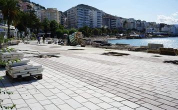 FOTO/ Sarandë, vazhdojnë punimet për transformimin e shëtitores “Naim Frashëri”