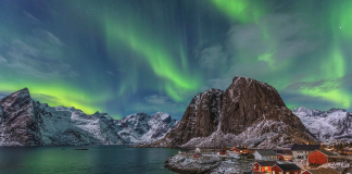 FOTOT/ Spektakli i rrallë në qytetin me vetëm 300 banorë