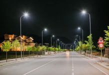 Vendosen ndriçuesit e rinj LED në Korçë, kursejnë energjinë elektrike deri në 65 për qind