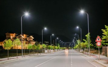 Vendosen ndriçuesit e rinj LED në Korçë, kursejnë energjinë elektrike deri në 65 për qind