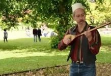 Jeffrey Charest, amerikani që studioi çiftelinë