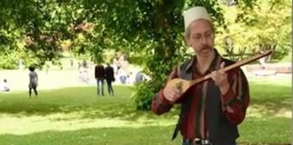 Jeffrey Charest, amerikani që studioi çiftelinë