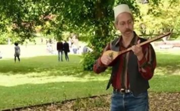 Jeffrey Charest, amerikani që studioi çiftelinë