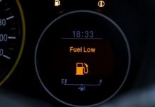 Çfarë duhet dhe nuk duhet të bëni nëse iu ndizet llamba e karburantit?