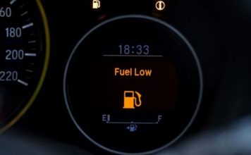 Çfarë duhet dhe nuk duhet të bëni nëse iu ndizet llamba e karburantit?