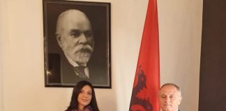 Selda, shqiptarja në Slloveni që ndihmon fëmijët të mësojnë gjuhën shqipe