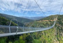 Të ecësh mes reve, ura tibetiane për këmbësorë më e gjatë në botë ndodhet në Portugali