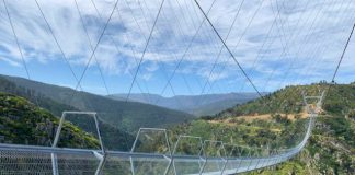 Të ecësh mes reve, ura tibetiane për këmbësorë më e gjatë në botë ndodhet në Portugali