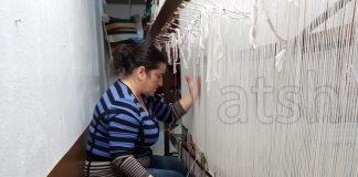 FOTOT/ Njihuni me Dallandyshen, mjeshtren që mban gjallë traditën e punës në tezgjah