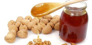 Kos, mjaltë, arra në mëngjes për fuqi gjatë ditës