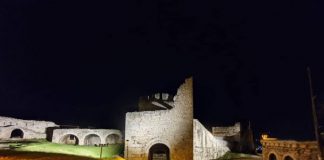 FOTOT/ Si kurrë më parë, sistemi i ri i ndriçimit i jep kalasë së Beratit shkëlqimin e merituar
