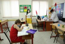 Zbardhet rritja e pagave në arsim/ Nga mësuesit e ciklit të ulët tek drejtorët e shkollave të mesme, ja sa përfitojnë