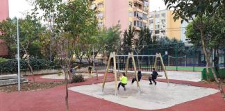 FOTOT/ Fëmijët e kryeqytetit me një kënd të ri lojërash