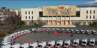 ‘Një minispital që shkon te pacienti’, Shqipërisë i shtohen 36 autoambulanca të reja