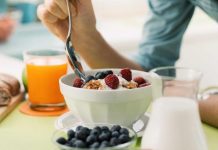 3 gjërat që duhet të bëni çdo mëngjes për një ditë sa më të mirë