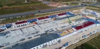 Dita e 42-të/ Punë me tre turne, shihni si kanë avancuar punimet për spitalin e Fierit