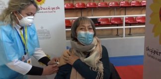 Vijnë 7020 doza të tjera nga Pfizer, nis vaksinimi i mjekëve dhe të moshuarve në Shkodër