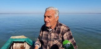 Dy gjyshërit e Flamingove/ Pandeliu dhe Olimbia çdo ditë kujdesen për shpendët rozë të Nartës