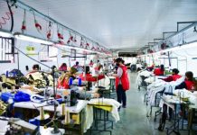 Rikthim te tezgjahu/ Ardjani, pas 17 vitesh emigrimi hapi biznesin dhe eksporton në Itali