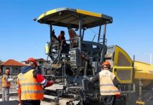 FOTOT/ Ndërtimi i nënkalimit te sheshi “Shqiponja”, nis asfaltimi i rrugëve