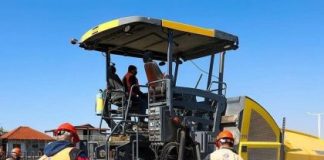 FOTOT/ Ndërtimi i nënkalimit te sheshi “Shqiponja”, nis asfaltimi i rrugëve