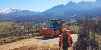 Nis puna për rikonstruksionin dhe asfaltimin e rrugës Salari – Nivicë