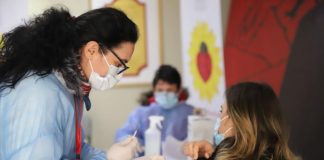 FOTOT/ Vaksinohen 2664 mësues kundër covid në Shqipëri