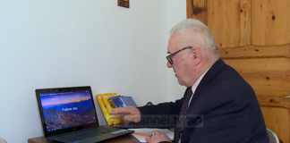 “Zgjohem në 3 të natës’/ Mësoi anglishten kur ishte 70 vjeç! Vehapi, 80 vjeçari që bën peshëngritje dhe përkthen nga 5 gjuhë të huaja