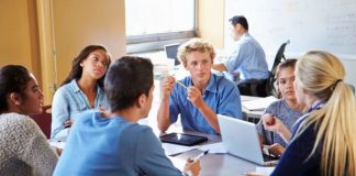 Një “bravo” nga shefi vlen më shumë se rritja e pagës/ 10 mënyra për t’i bërë të lumtur punonjësit