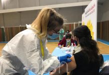 Nis vaksinimi antikovid i mësuesve dhe pedagogëve në Tiranë, vijnë 38 400 doza të AstraZeneca