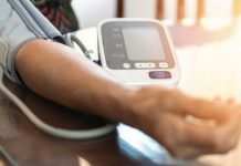 Si të ulni hipertensionin, ushqimet që duhet të konsumoni dhe ato që duhet të shmangni