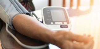 Si të ulni hipertensionin, ushqimet që duhet të konsumoni dhe ato që duhet të shmangni