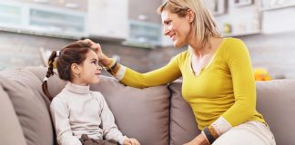 Prindër, ja 10 mënyrat se si të krijoni miqësi me fëmijën tuaj, sipas psikologëve