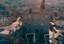 Historia e emigrantit të kthyer në Përmet, që shndërroi një nga godinat e vjetra në një pikë turistike